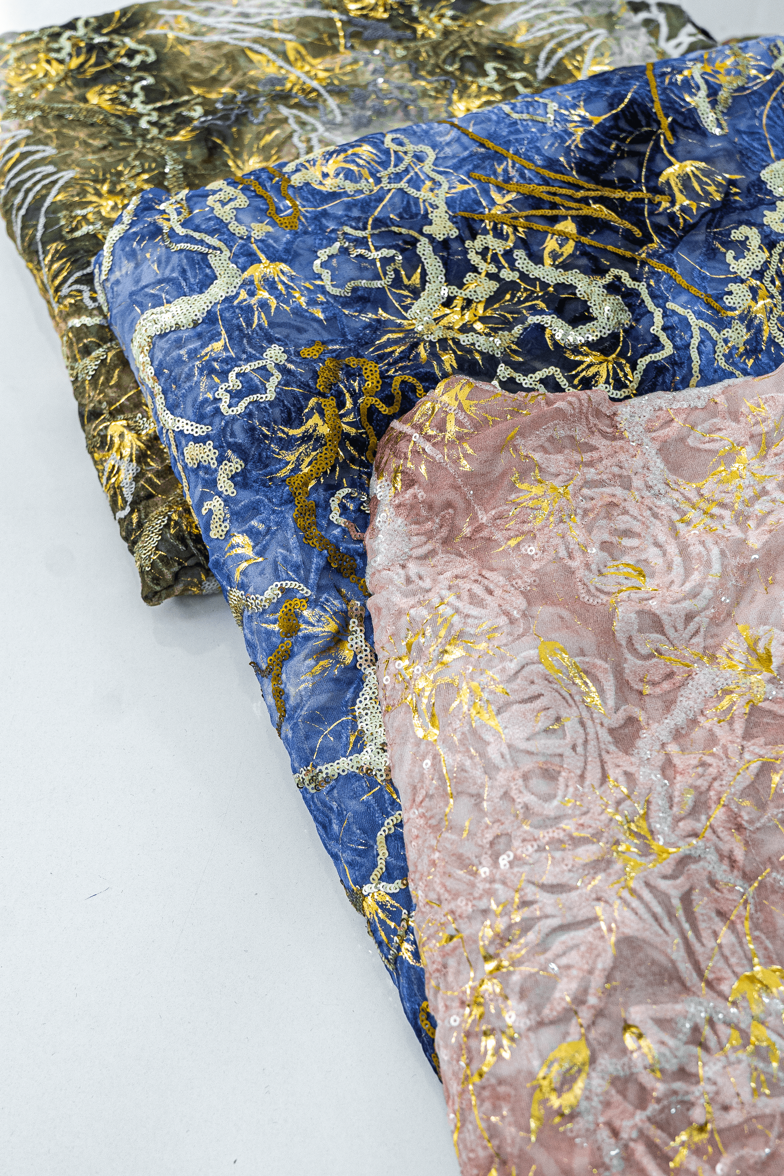 Velour dévoré avec sequins de chez ALDO BIANCHI