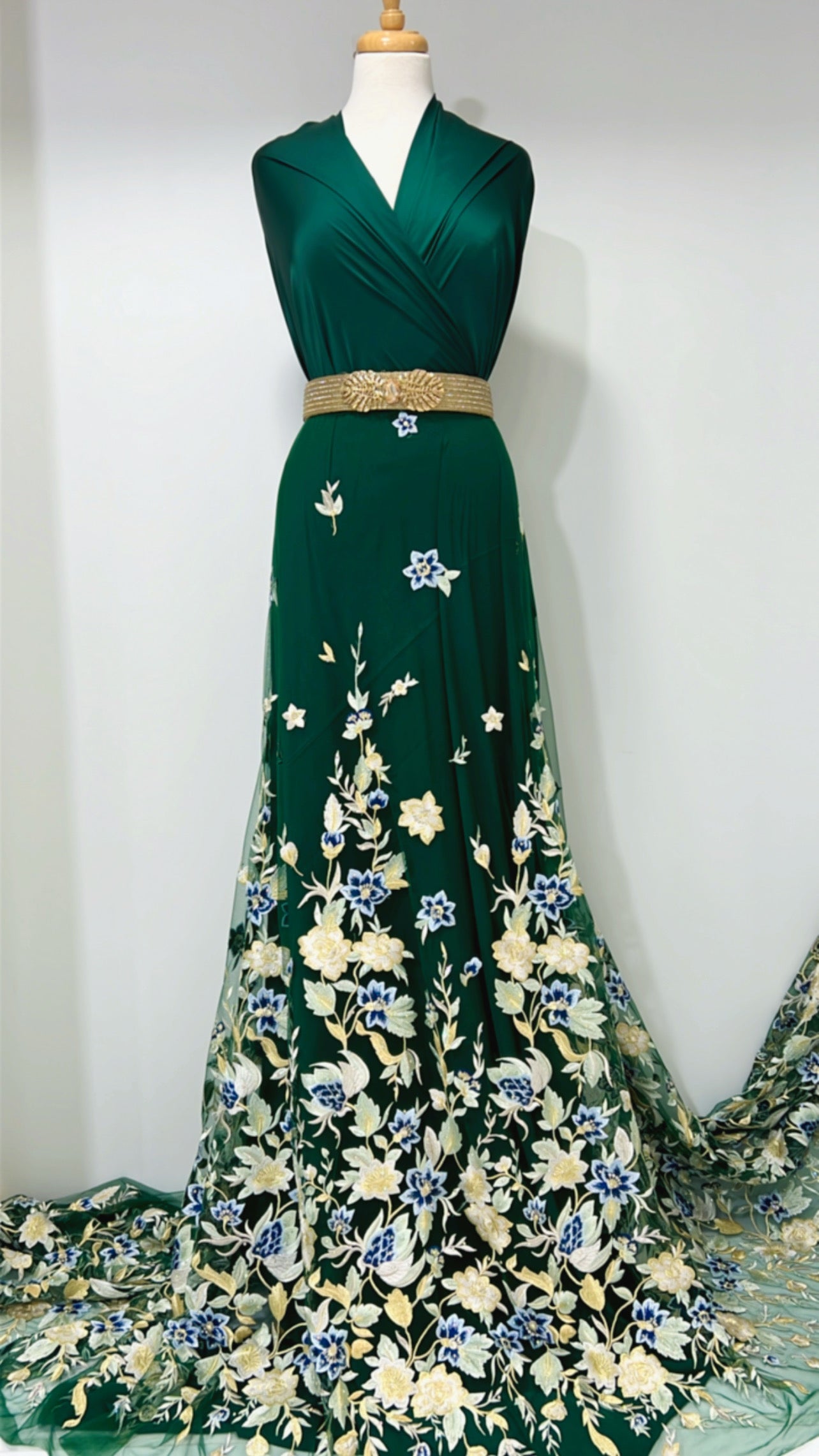TULLE BRODEE ET PERLE VERT ROYAL