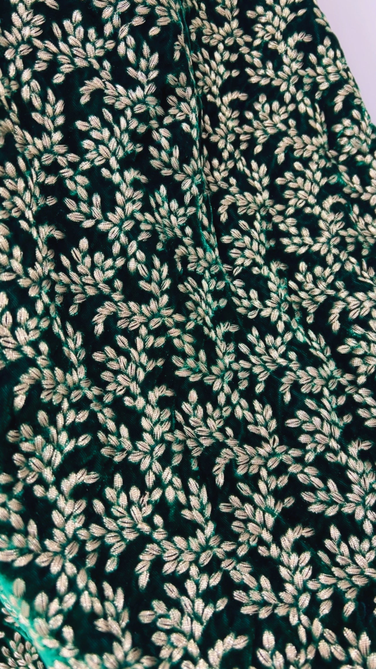 VELOUR DE SOIE FRANCAIS AVEC BRODERIE