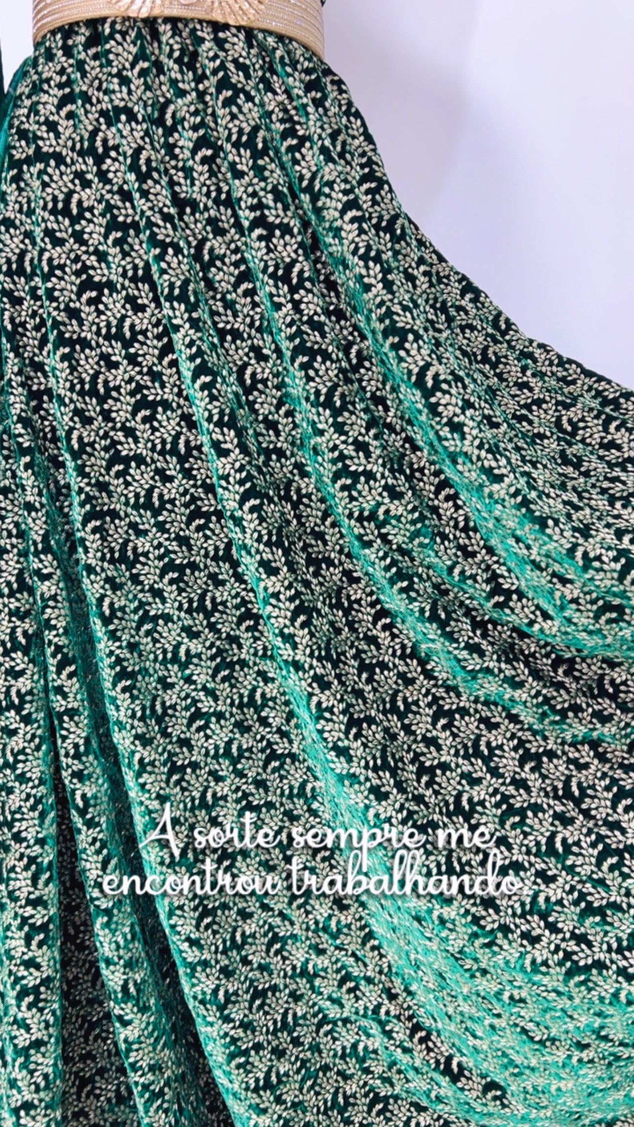 VELOUR DE SOIE FRANCAIS AVEC BRODERIE